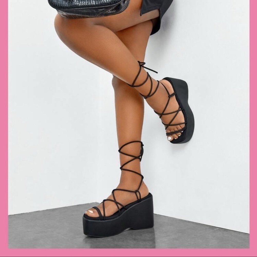 CUCCOO Black Strappy Wedge Sandals | Size 8 | Never Worn